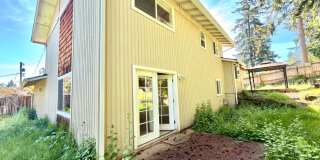 Spacious 4BD/3BA Bellevue Home with Private Backyard & Garage Gallery 25