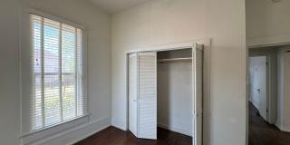 Fully Restored 2BR Classic Near Downtown Dignowity Hill Gallery 13