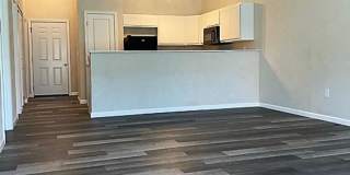 2 Bedroom, 2 Bathroom duplex with garage Gallery 66