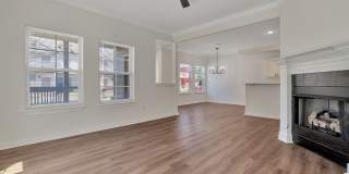 4 Bed 3 Bath Townhome located close to University! Gallery 8