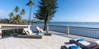 Wailupe Seaside Haven: Beachfront Luxury Home w/ Infinity Pool & City Proximity Gallery 4
