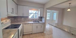 1900 N 32nd Ct Gallery 6
