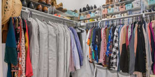 Like new gorgeous ground level Condo with Detached Garage and open floor plan. Gallery 23