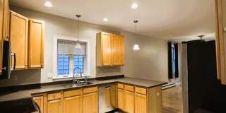 Beautiful Townhouse in NEW NORTH END Burlington 3BD/4BA Gallery 4