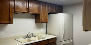 Well Maintained 2 bed 2 bath condo in Woodside Village! Gallery 5