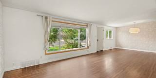 Spacious 3 Bed 2 Bath in the heart of Littleton Gallery 3