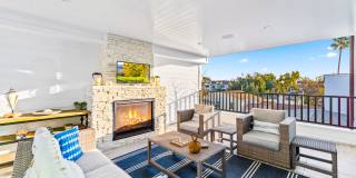 Gorgeous 3 bed 3.5 bathroom home available month to month in the highly desired city of Corona Del Mar. Gallery 10
