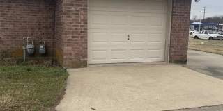 715 W Chestnut Street Gallery 1