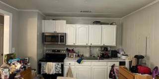 4 Bedroom, 2 bathroom home near Caterpillar Gallery 12