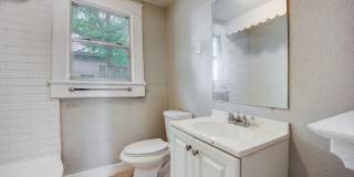 Freshly Updated 2 Bedroom House Gallery 4