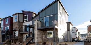 BEAUTIFUL MIDTOWN COLLECTION at PATHWAYS HOME with A/C - Security Deposit Waiver Available Gallery 1