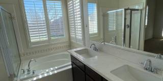 Beautiful 4 Bedroom and 2 Bath Home with Bonus Office Area Gallery 9
