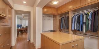 Exquisite Waterfront Gem. Gallery 27