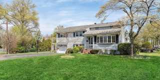 542 Nagle Street Gallery 1