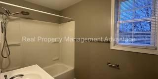 Cute Three-Bedroom with Large Deck! Gallery 20