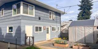 1BD/1.5BA APT W/ GARAGE&YARD Gallery 1