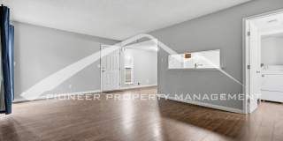 Charming Townhouse with Central AC and Washer/Dryer Gallery 5