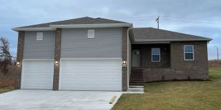 NEWER 4 BEDROOM HOUSE IN COVETED OZARK NEIGHBORHOOD! Gallery 1