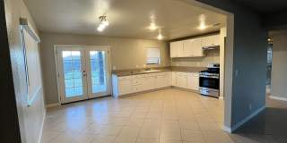 8512 Tamarack Avenue Gallery 3