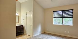 Lovely 3/2 in a great location! Gallery 18