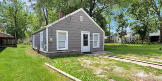 Charming 2BR House in East Moline Gallery 1