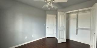 Townhouse with Garage - Minutes from Downtown Rogers Gallery 30