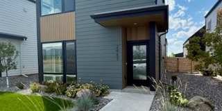 3 Bedrooms 2 1/2 Bathrooms - Where Mountains meet you at upscale living! Gallery 3