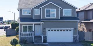 Spacious 4BR/2.5BA Ferndale Home with EV Charger Gallery 1