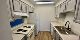 **$500 Move in Special**  Updated Spacious 1 bed/1 bath in Aurora Gallery 1