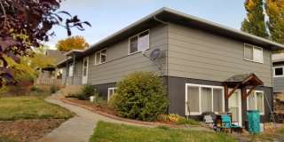 2 Bedroom, 1 Bath duplex on Military Hill! Gallery 1