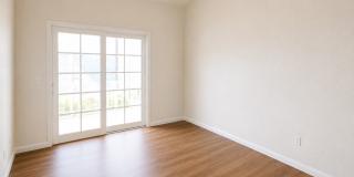 OWNER REMODEL - STUDENT RENTAL NEAR CAMPUS – HUGE DISCOUNT + ONE MONTH FREE! Gallery 8