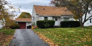 Charming 3-Bedroom Home with Large Backyard For Rent! Gallery 1