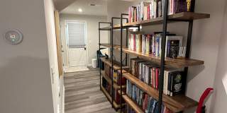 FULLY FURNISHED like-new Townhouse w/ Garage Gallery 5