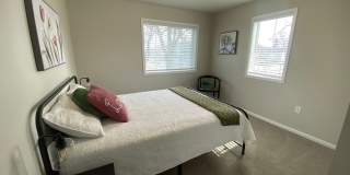 Modern 3 Bedroom 2 Bathroom Townhome Gallery 10