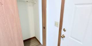 Great 3 Bed 2 Bath 2 Car Garage Flat Duplex- Pets ok! Gallery 6