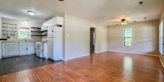 Charming 3 Bed 1.5 Bath home walkable to campus Gallery 6