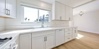 Charming 55+ Fully Remodeled 2 Br. 1 Ba. Duplex - Sunny Hills Gallery 5
