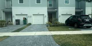 345 SE Crossoak Ln Gallery 1