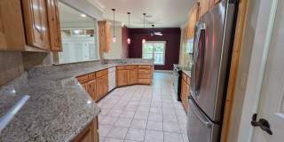 FOR LEASE!! Great location! Gallery 12
