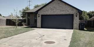 Beautiful 3 bed 2 bath PLUS office in Yukon Gallery 1