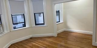 Studio with Alcove Great 1 bed alternatove On the green Line, Heat inc, NO FEE June Laundry Gallery 1