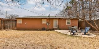 Cute midcentury modern home in central Lubbock! Gallery 29