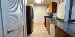 Spacious 2 bedrooms, 2 full baths with enclosed garage Spacious 2 bedrooms, 2 full baths with enclosed garage Gallery 4