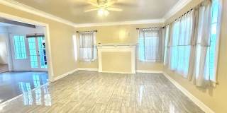 2701 S Harcourt Ave Gallery 12