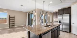 1 MO. FREE RENT! Gorgeous Corner-Lot Townhouse with Mountain Views Gallery 9