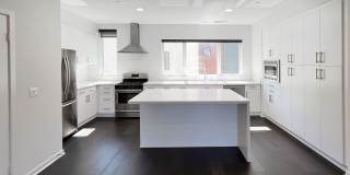 Luxury Townhome Centrally Located in Silverlake! Gallery 14