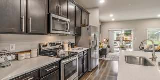 Modern Tri-Level 4BD/3.5BTH Townhouse in Lynnwood for Rent! Pet Friendly! Gallery 12