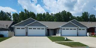 Three bedroom two bath w/ triple garage Gallery 1