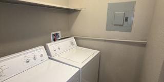 Spacious 3-Bedroom Condo with In-Unit Laundry – Convenient Aurora Location Gallery 10