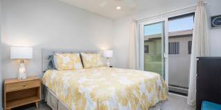 Beautiful 3 bed 2.5 baths "fully furnished" townhouse in the charming neighborhood of University Heights. Gallery 39